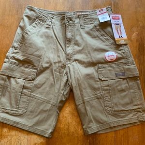 NWT Men’s Wrangler Cargo Shorts Offers accepted!
